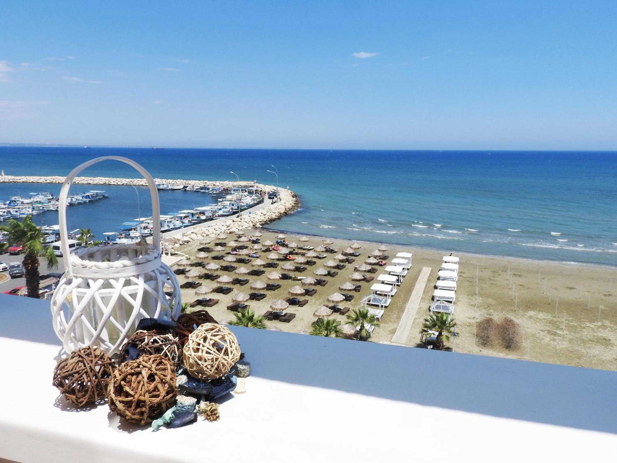 Lazuli Sea View Beachfront Ap 253 Lárnaka Kültér fotó