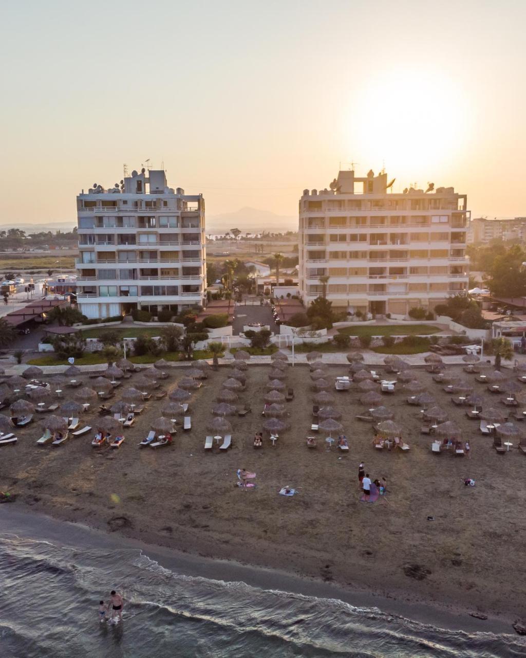 Lazuli Sea View Beachfront Ap 253 Lárnaka Kültér fotó